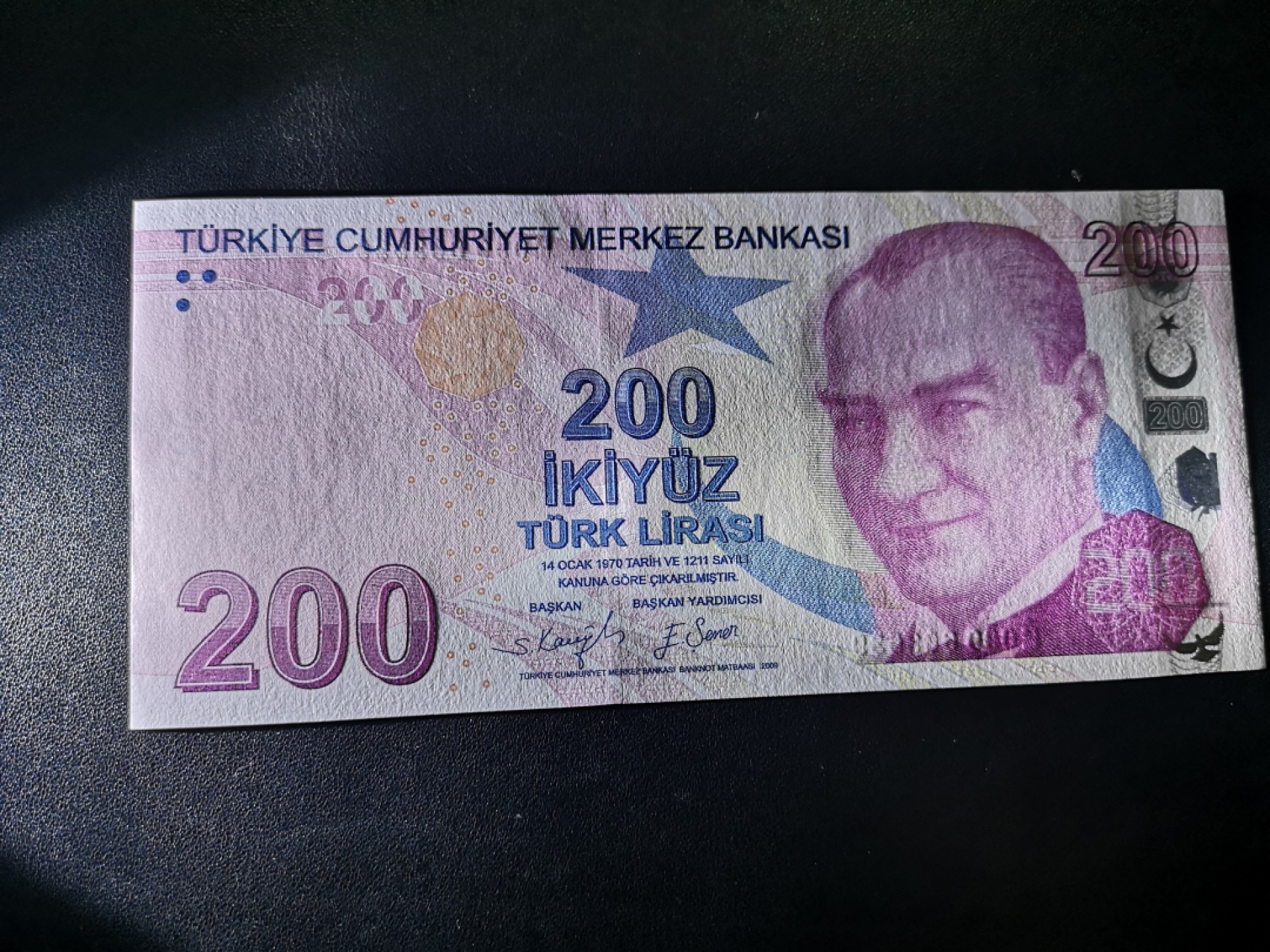 《外钞收藏家》第一百九十三期 土耳其2009年200里拉 unc