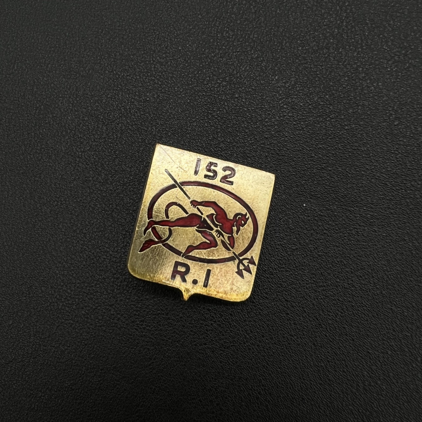 勋章奖章交易所8月5日群拍 法国152步兵团证章