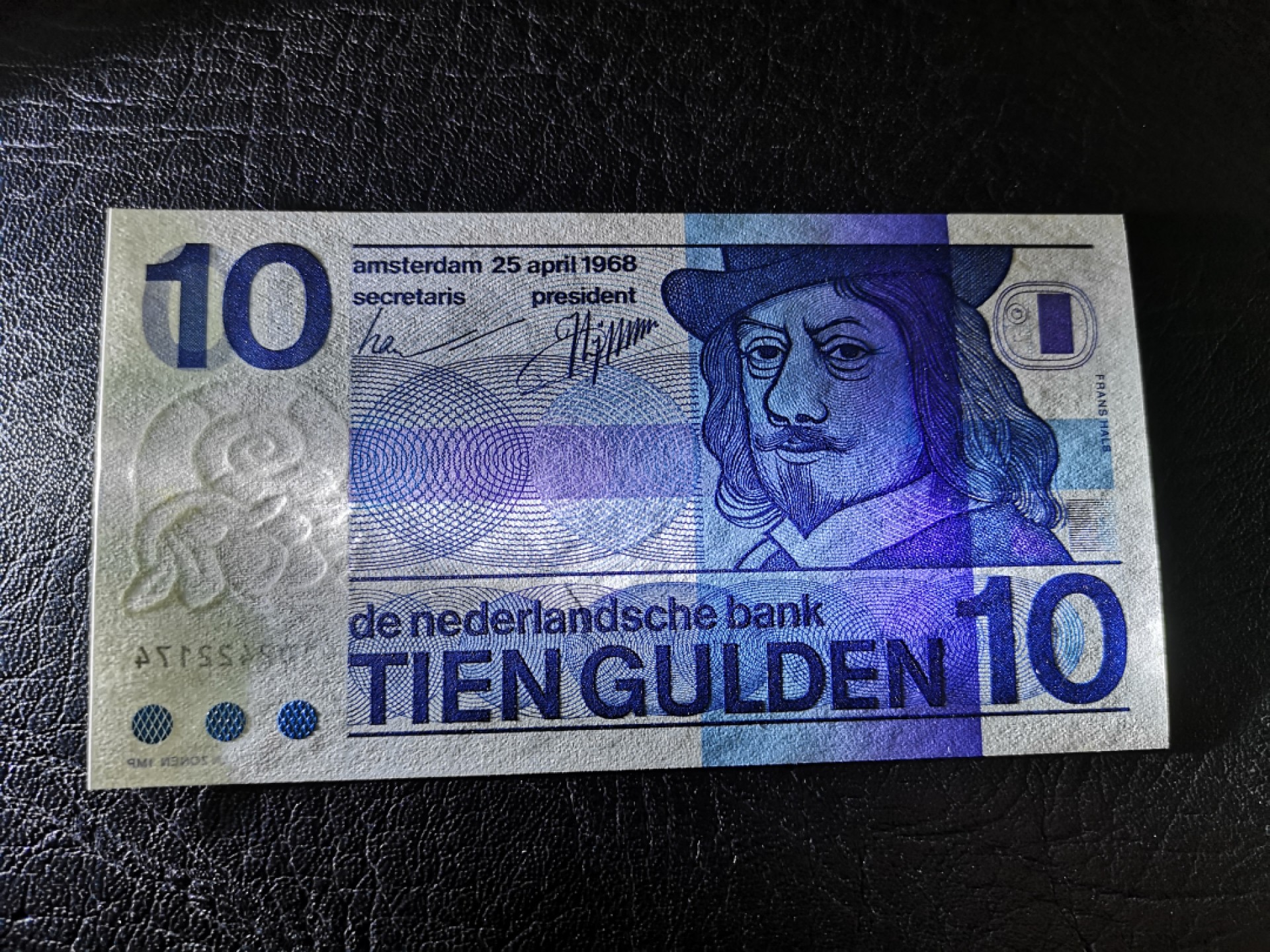 《外钞收藏家》第一百九十三期 1968年荷兰人像版10盾 全新UNC