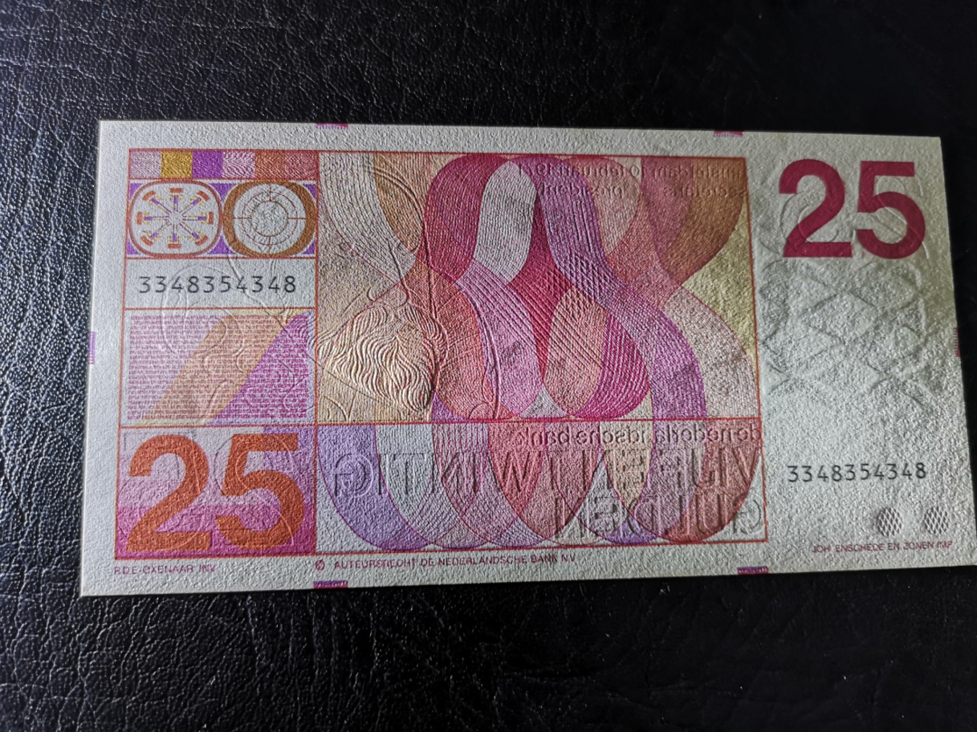 《外钞收藏家》第一百九十三期 1971年荷兰人像版25盾 全新 但是边上荧光有点瑕疵