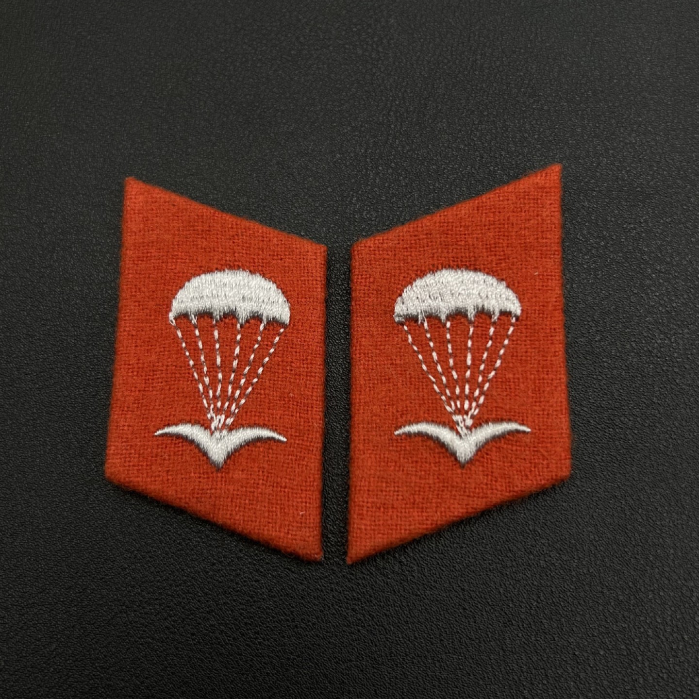 勋章奖章交易所8月5日群拍 东德空降列兵领章