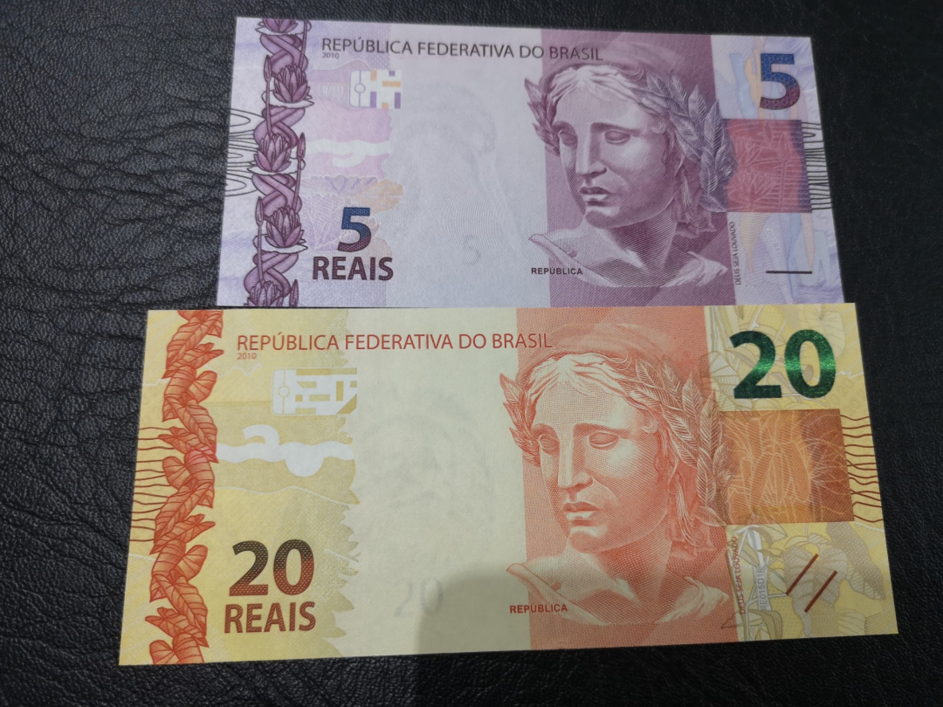 《外钞收藏家》第一百九十三期 巴西5、20两张 尾两同98 全新UNC