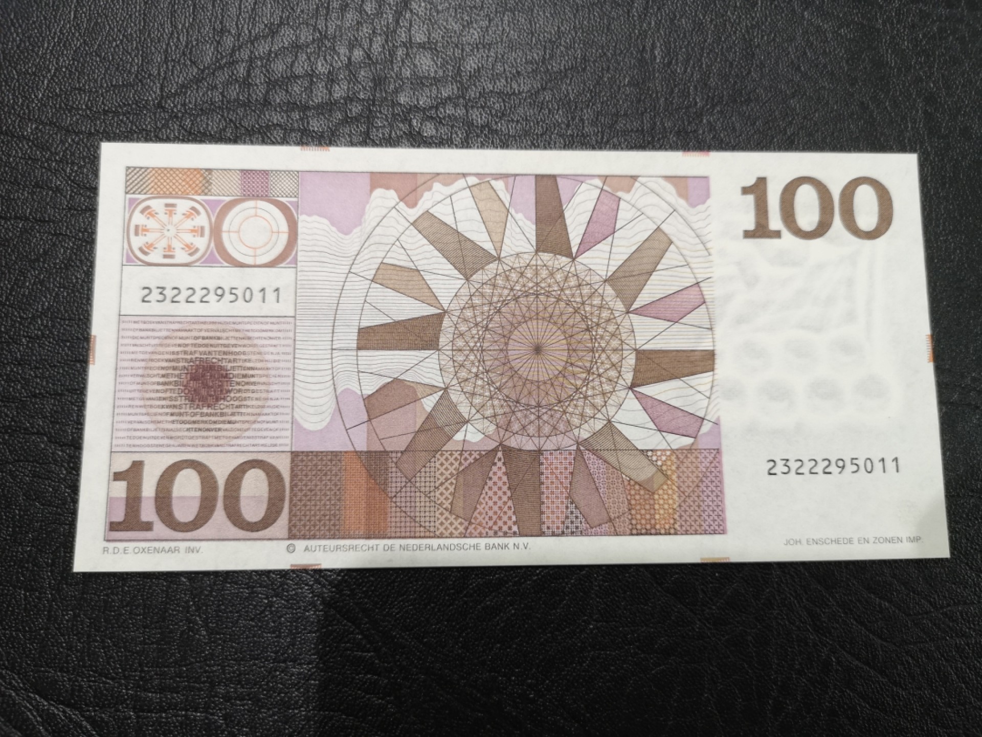 《外钞收藏家》第一百九十三期 1970年荷兰人像版100盾 AU品相 有个暗折