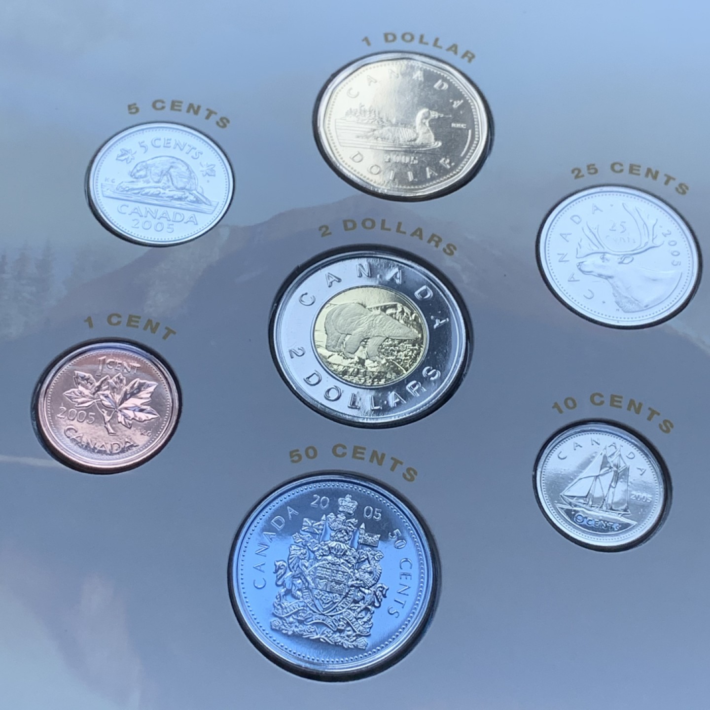 《竞宝斋》第82场-本周日，周一，周四3场拍卖（全场不限金额包邮） 卡装三套一起 加拿大 2005年 七枚装套币 最大面试2加元双色 最后一组了