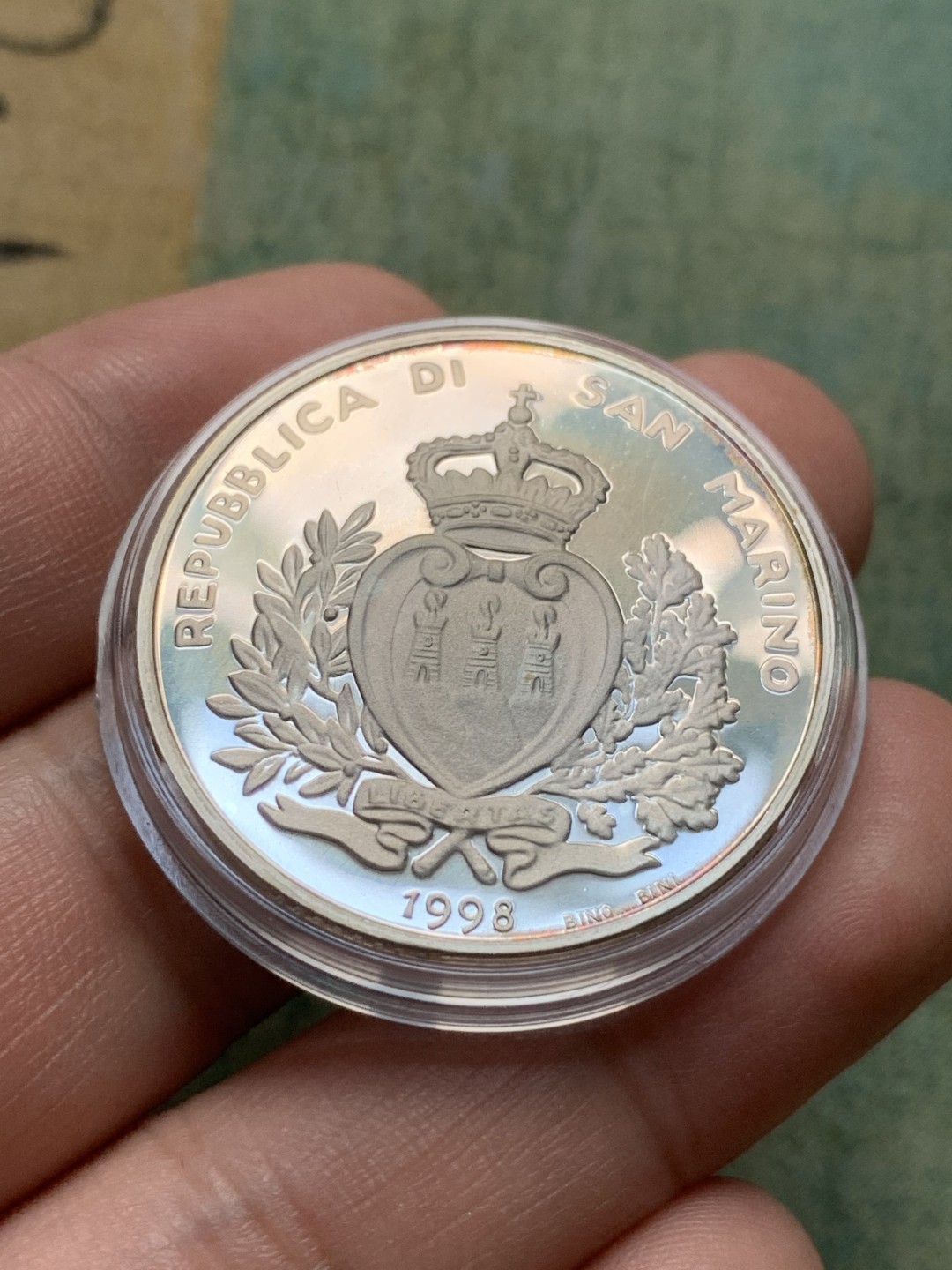 《竞宝斋》第82场-本周日，周一，周四3场拍卖（全场不限金额包邮） 原盒证书 圣马力诺1998年 法国世界杯纪念 10000里拉精制大银币 22克