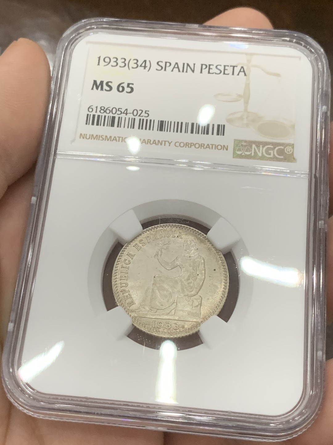 《竞宝斋》第82场-本周日，周一，周四3场拍卖（全场不限金额包邮） NGC-MS65 西班牙1933年 内战版1比塞塔拿花 银币 顶级分数 最近国外也是暴涨的品种