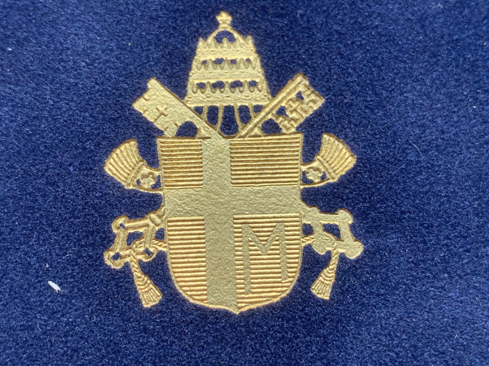 《竞宝斋》第82场-本周日，周一，周四3场拍卖（全场不限金额包邮） 原盒证书 梵蒂冈1999年 迎接千禧年10000里拉一对 精制银币 22克/枚 非常稀少