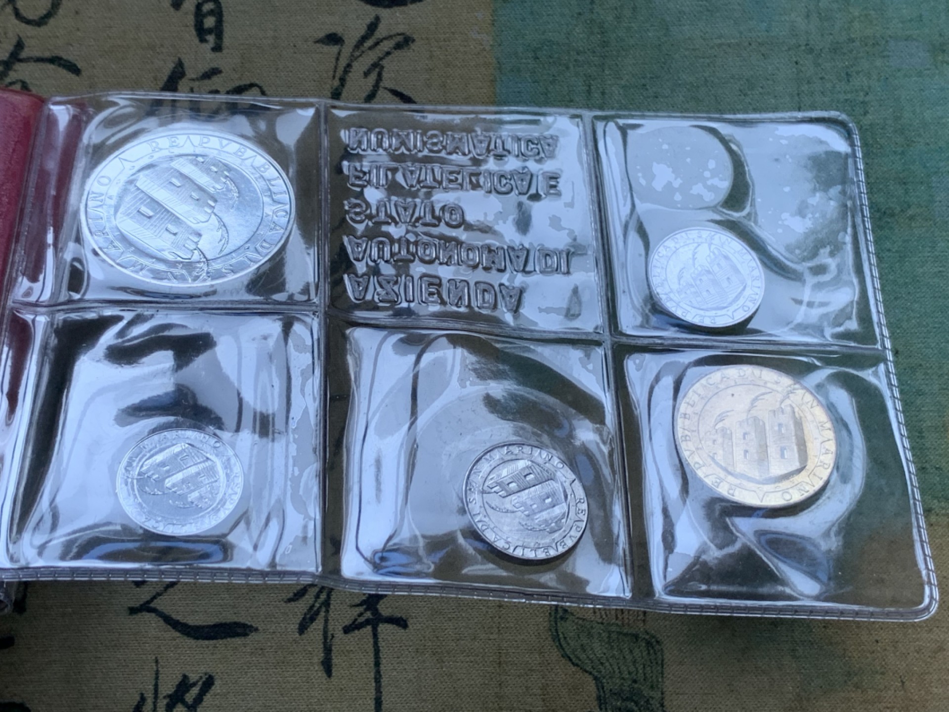 《竞宝斋》第82场-本周日，周一，周四3场拍卖（全场不限金额包邮） 钱包装 圣马力诺1992年 十枚装 哥伦布大航海纪念 带一枚1000里拉银币