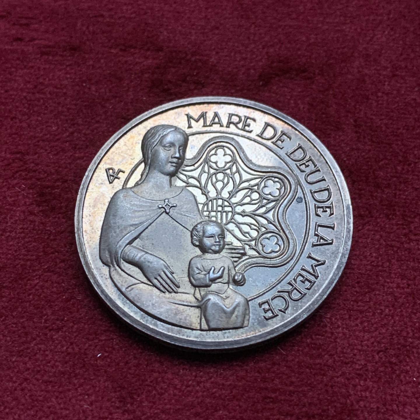 《竞宝斋》第82场-本周日，周一，周四3场拍卖（全场不限金额包邮） 西班牙 1981年 圣母抱婴 银章 15克 92.5%银