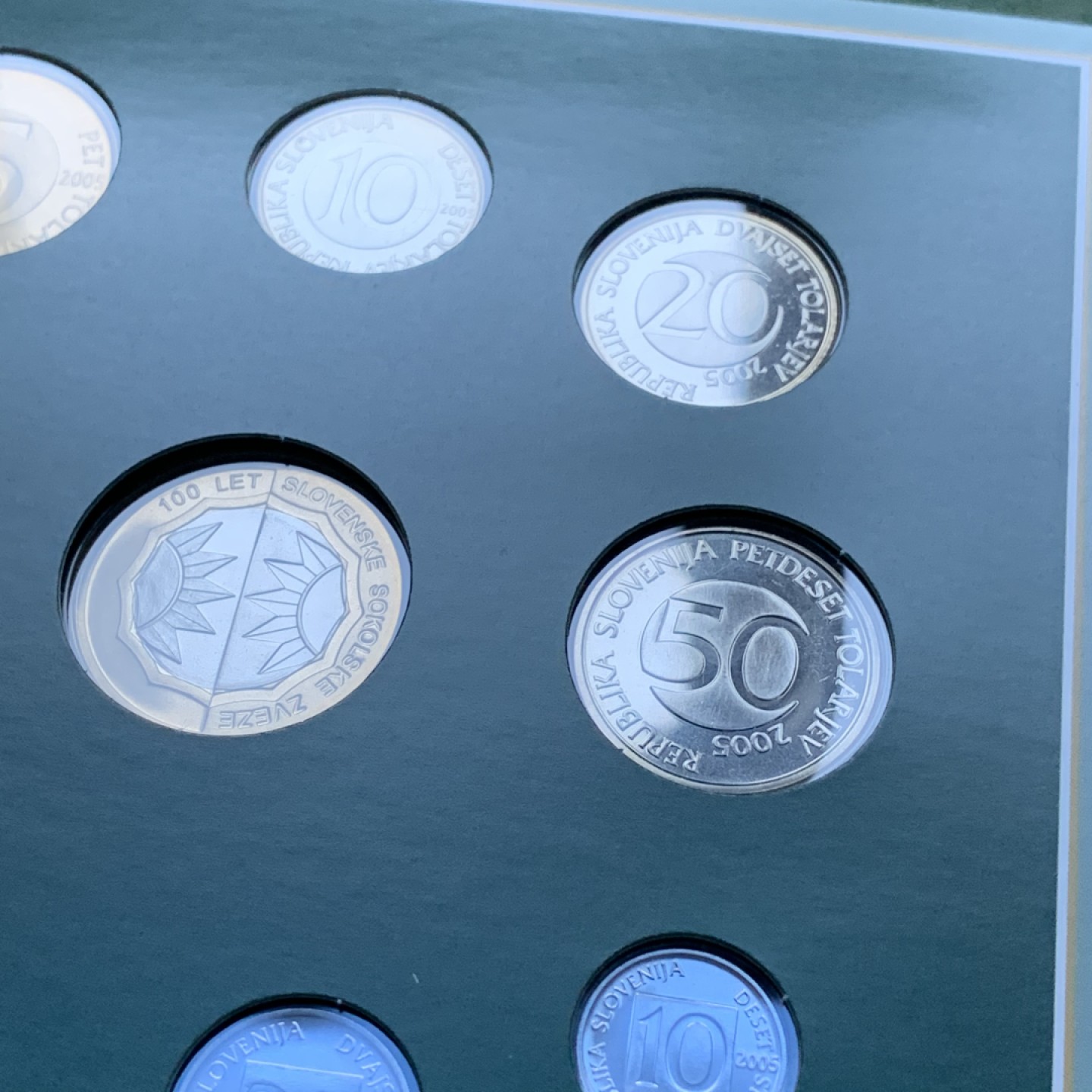 《竞宝斋》第82场-本周日，周一，周四3场拍卖（全场不限金额包邮） 卡装 斯洛文尼亚 2005年 十枚套 封装套币 稀少品种