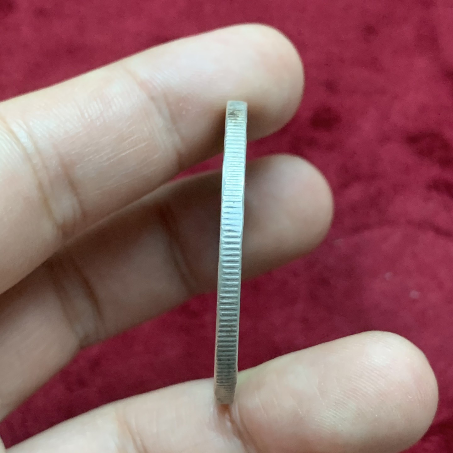 《竞宝斋》第82场-本周日，周一，周四3场拍卖（全场不限金额包邮） 英国贸易银 1907年 站洋 一元 币面有擦洗的细划 整体品相不错