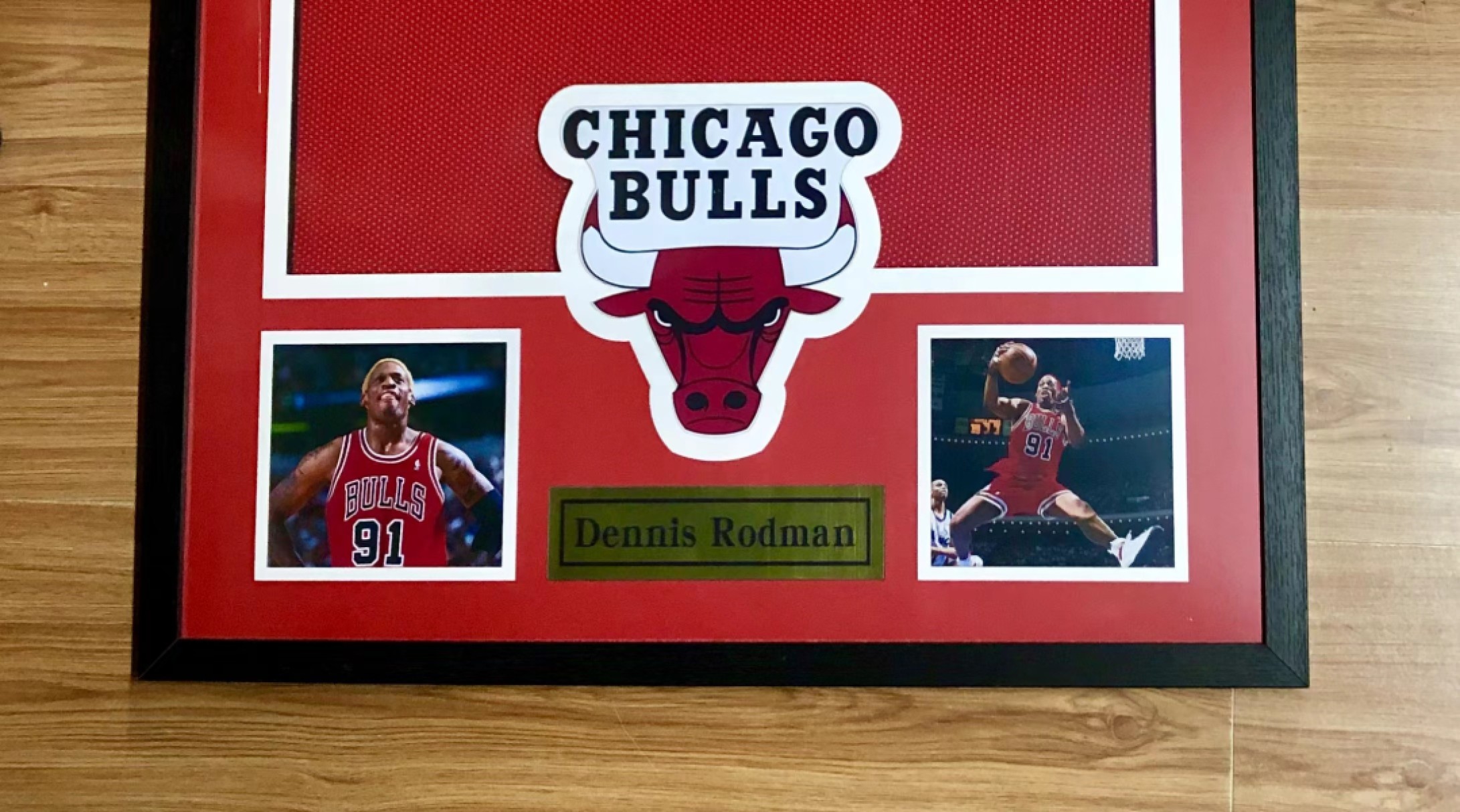 零元拍：丹尼斯 罗德曼签字球衣已做精美裱框BGS/BAS公司亲笔签名鉴定认证标。