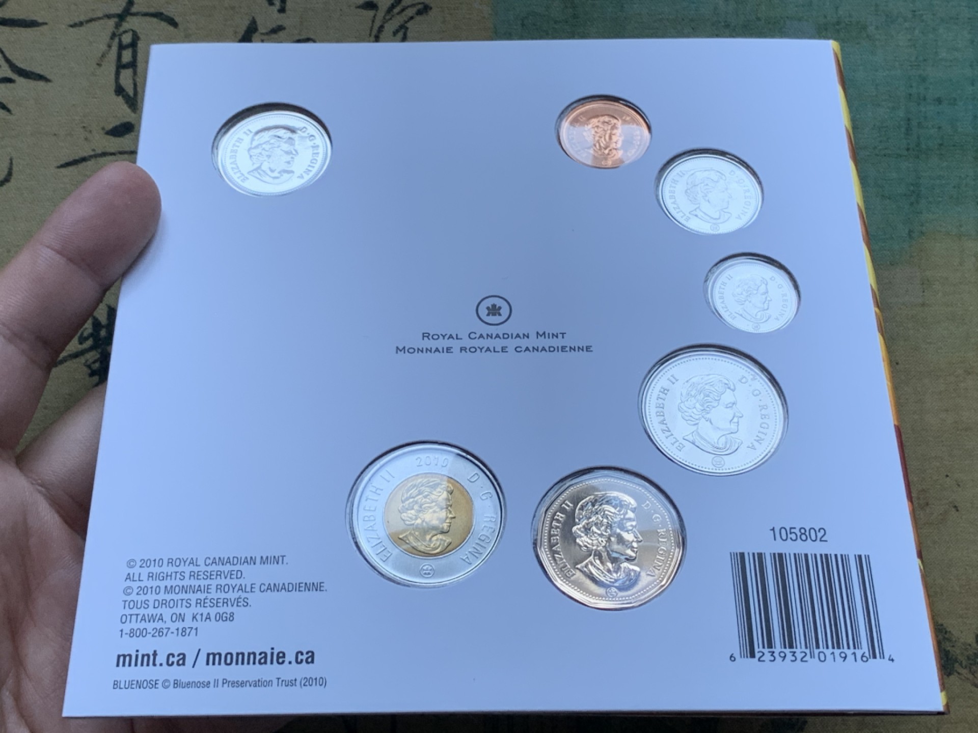 《竞宝斋》第82场-本周日，周一，周四3场拍卖（全场不限金额包邮） 礼品装四套 加拿大2010年七枚装套币 其中一枚彩色枫叶 原装塑料套子 非常精美