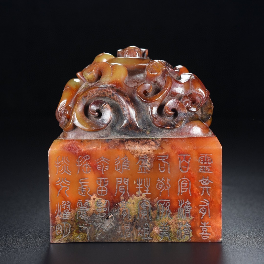 旧藏，印章，玉质细腻，长8.5宽8.5高10厘米，总重1548克。