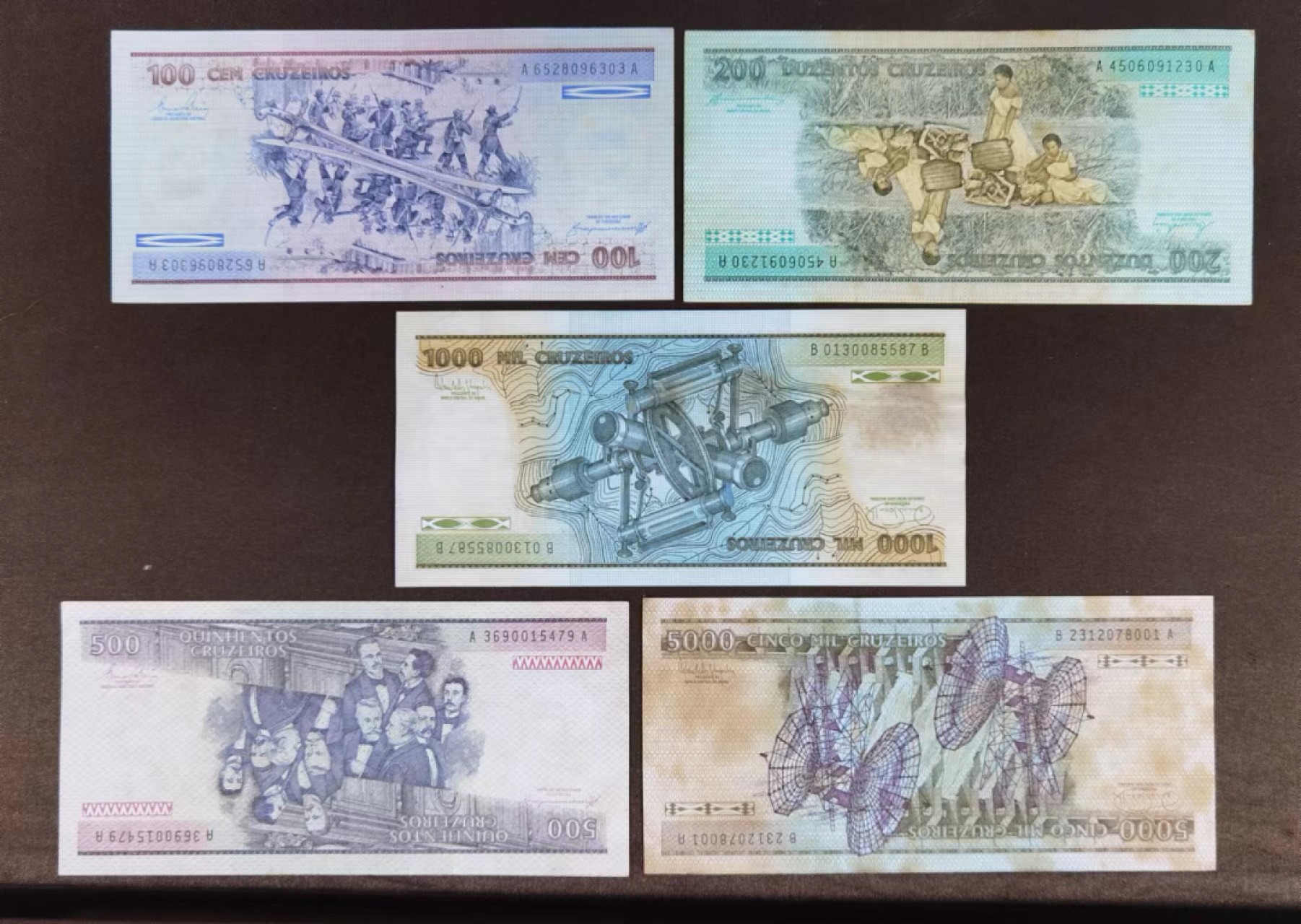 北京马甸外国钱币专卖微拍第八十二期，外国纸币专场，陆续上新，欢迎关注 巴西早期没倒正的纸币，流通品如图