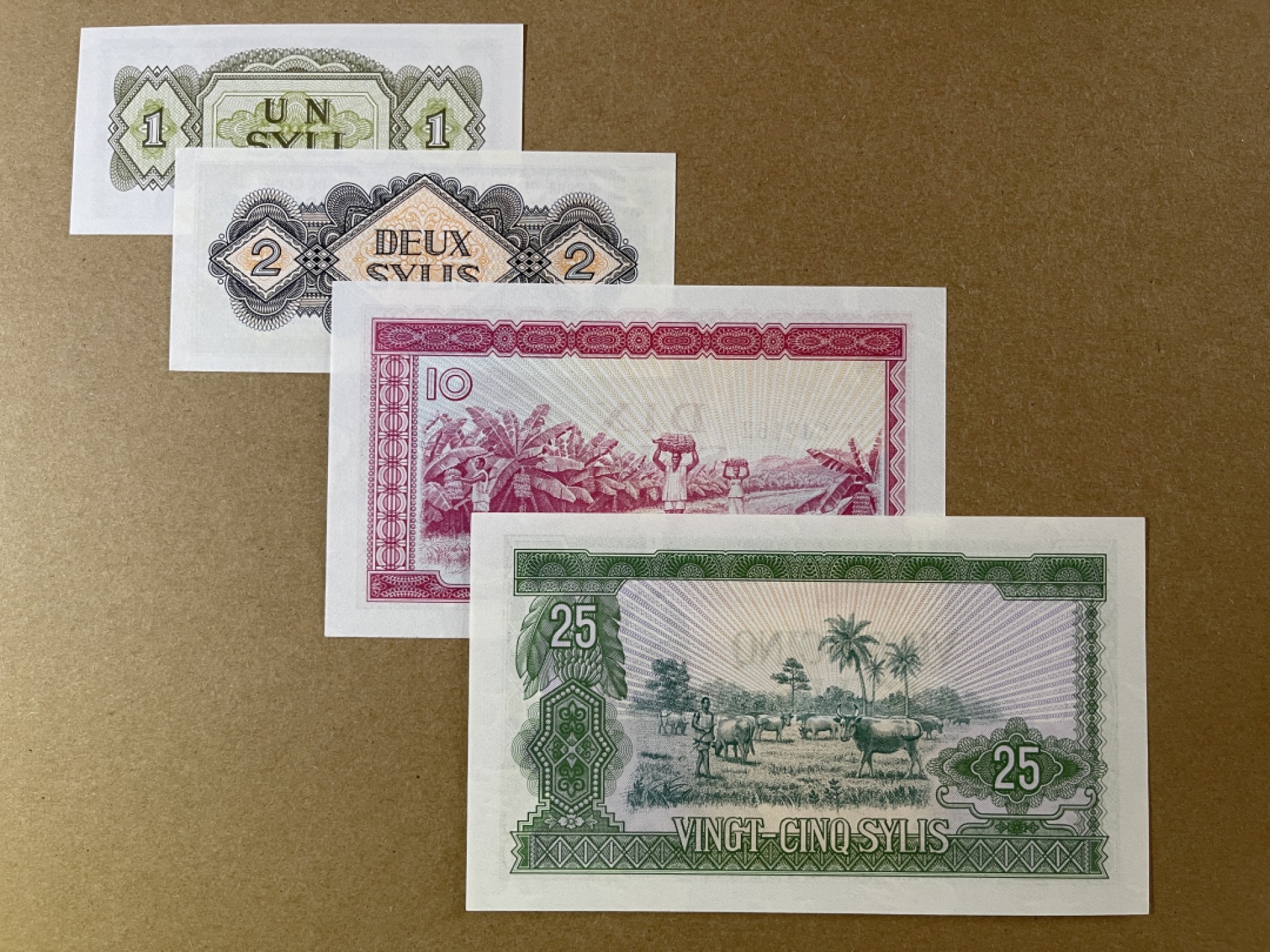 《张总收藏》67期——外币精品 几内亚1-25赛里斯4张 UNC 1980年版