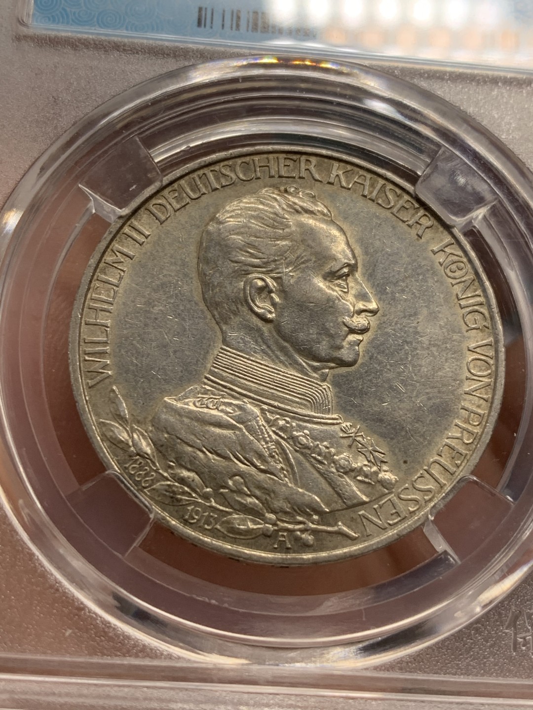 《竞宝斋》第82场-本周日，周一，周四3场拍卖（全场不限金额包邮） 保粹 MS61 德国 1913 普鲁士 威廉二世 登基25周年，3马克 花枝版。 背带原光。