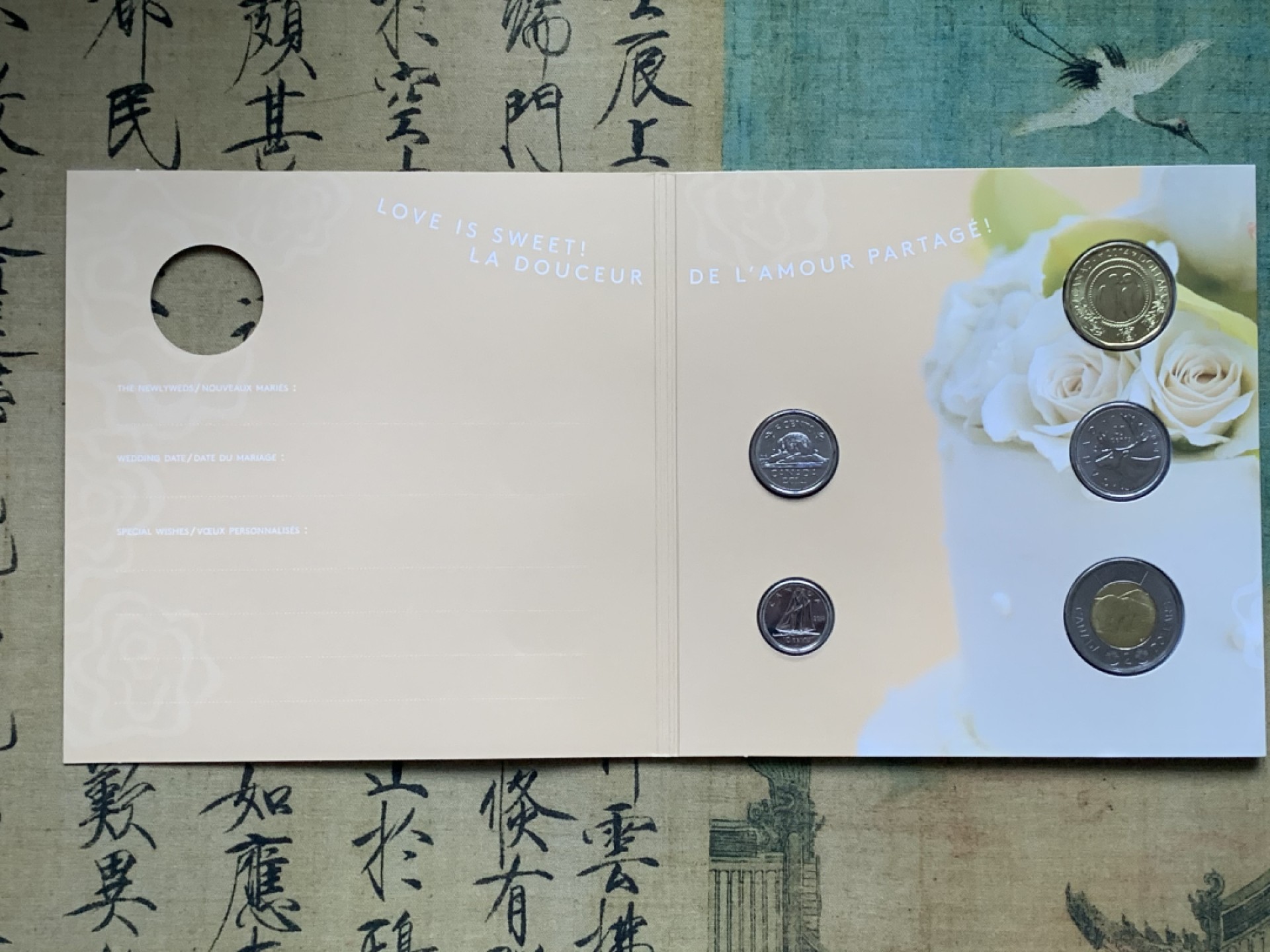 《竞宝斋》第82场-本周日，周一，周四3场拍卖（全场不限金额包邮） 三套精美玫瑰装 加拿大2014年 五枚装结婚套币 最大面值2加元 原装袋子