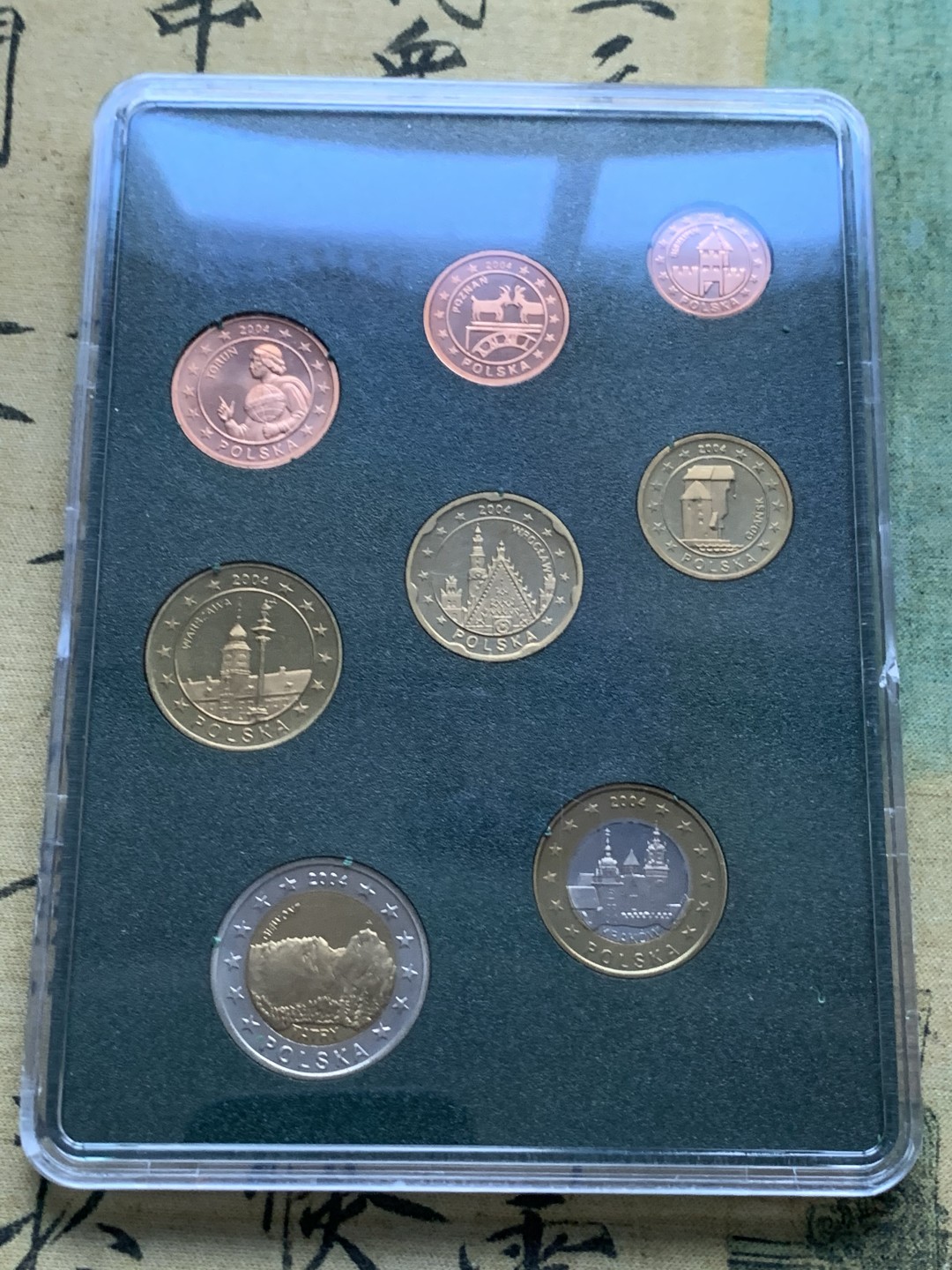 《竞宝斋》第82场-本周日，周一，周四3场拍卖（全场不限金额包邮） 卡装 波兰2004年 ESSAI厂试铸 八枚套1分到2欧元 套币