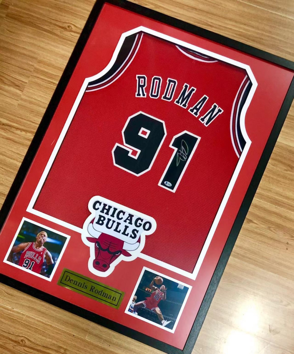 零元拍：丹尼斯 罗德曼签字球衣已做精美裱框BGS/BAS公司亲笔签名鉴定认证标。