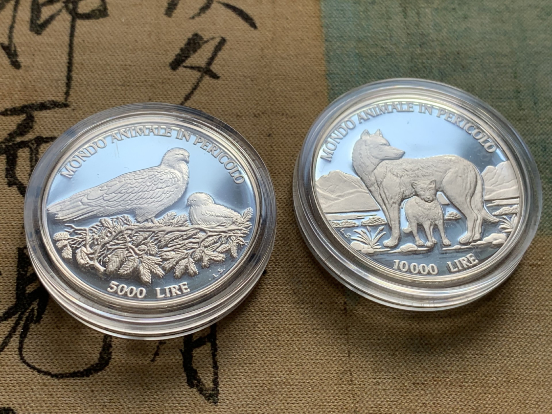 《竞宝斋》第82场-本周日，周一，周四3场拍卖（全场不限金额包邮） 原盒证书 圣马力诺1996年 濒危动物纪念 5000和10000里拉 精制PROOF银币一对 少见品种