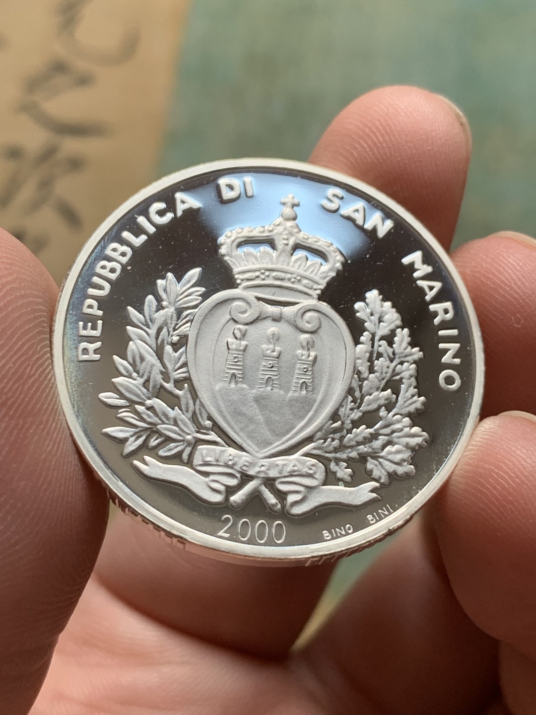《竞宝斋》第82场-本周日，周一，周四3场拍卖（全场不限金额包邮） 原盒证书 圣马力诺2000年 耶稣降生2000周年纪念 10000里拉 精制大银币PROOF 非常少见