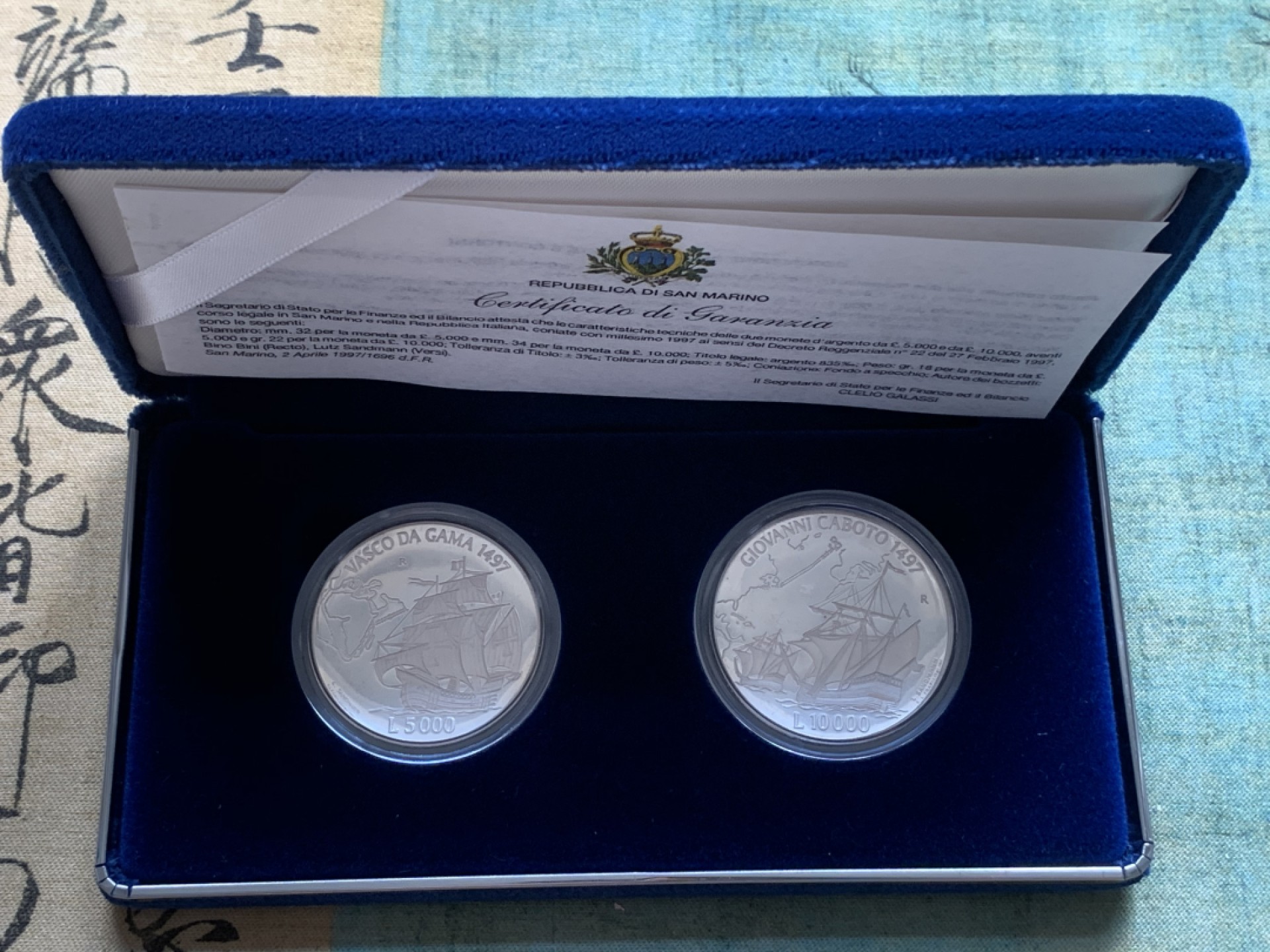 《竞宝斋》第82场-本周日，周一，周四3场拍卖（全场不限金额包邮） 原盒证书 圣马力诺1997年 大航海帆船系列纪念 5000和10000里拉 精制银币一对