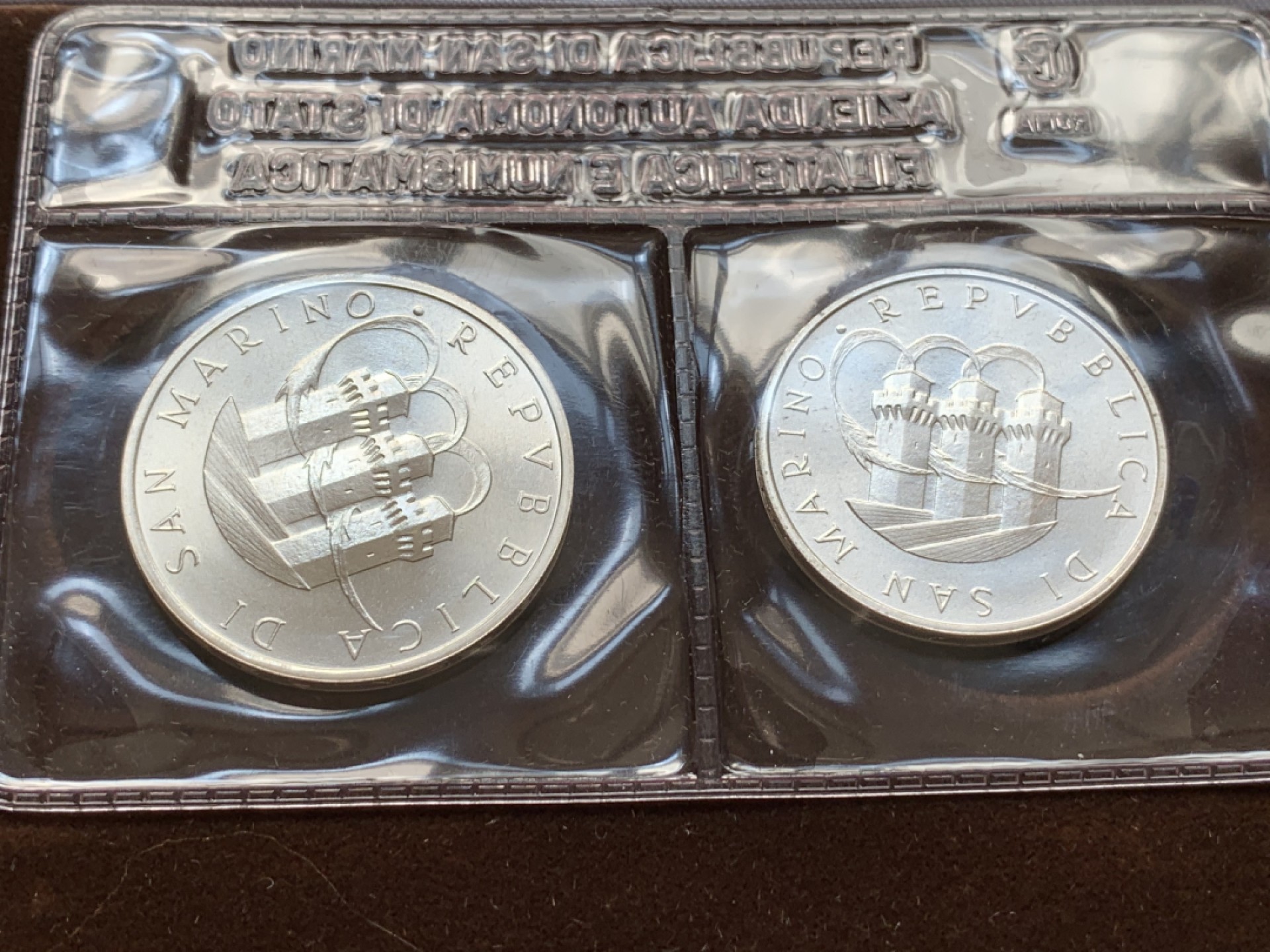 《竞宝斋》第82场-本周日，周一，周四3场拍卖（全场不限金额包邮） 原盒证书 圣马力诺 1989年 F1方程式赛车 500和1000里拉 银币一对