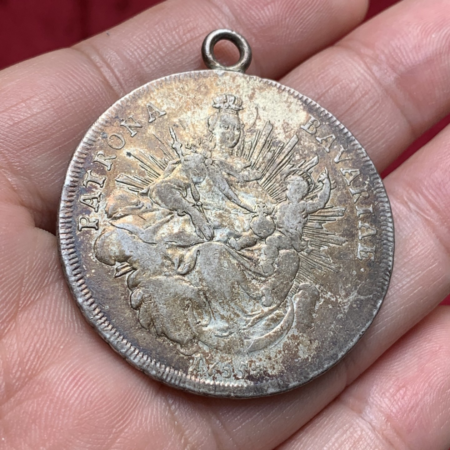 《竞宝斋》第82场-本周日，周一，周四3场拍卖（全场不限金额包邮） 德国巴伐利亚 1755年 圣母抱婴 1泰勒 五彩包浆 带环