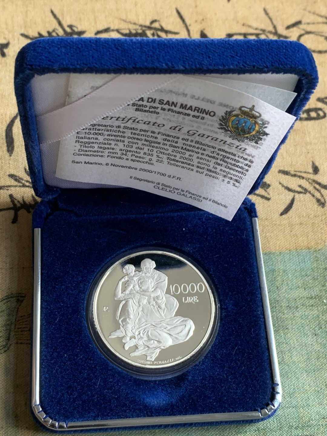 《竞宝斋》第82场-本周日，周一，周四3场拍卖（全场不限金额包邮） 原盒证书 圣马力诺2000年 耶稣降生2000周年纪念 10000里拉 精制大银币PROOF 非常少见