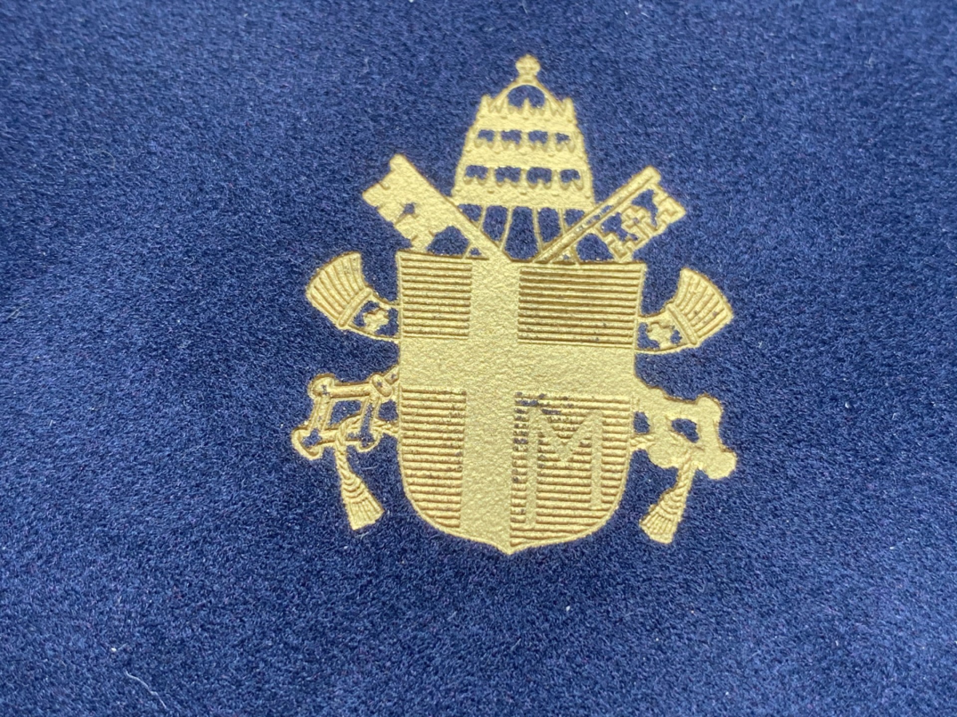 《竞宝斋》第82场-本周日，周一，周四3场拍卖（全场不限金额包邮） 原盒证书 梵蒂冈2000年 迎接千禧年10000里拉一对 精制银币 22克/枚 非常稀少