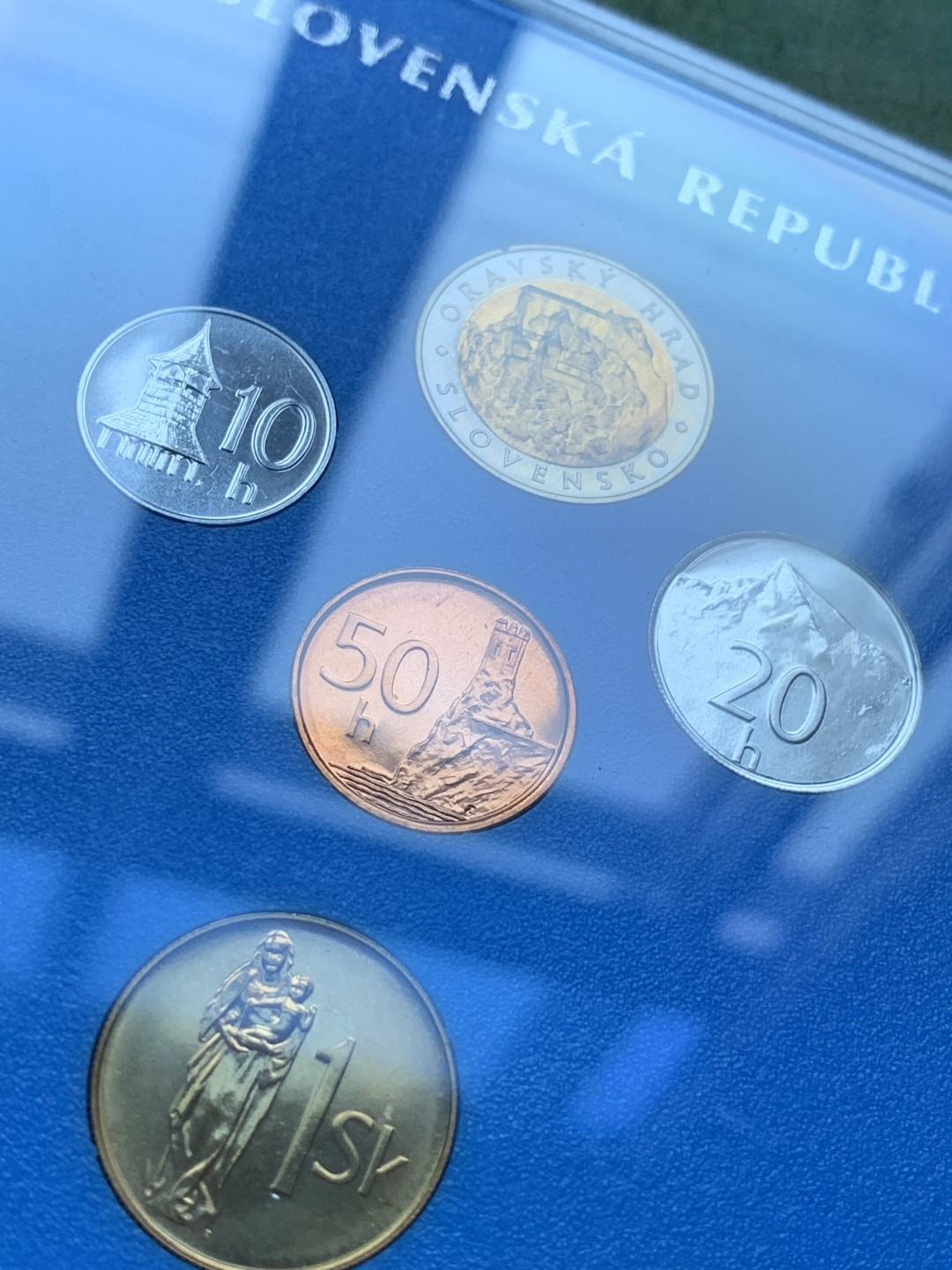 《竞宝斋》第82场-本周日，周一，周四3场拍卖（全场不限金额包邮） 卡装 斯洛伐克2003年 八枚套 封装套币 少见