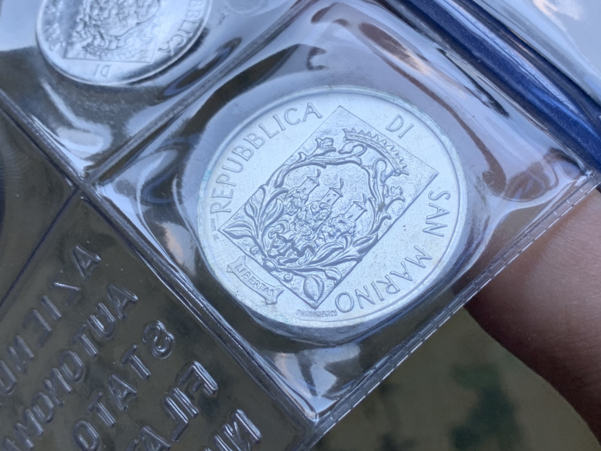 《竞宝斋》第82场-本周日，周一，周四3场拍卖（全场不限金额包邮） 钱包装 圣马力诺1988年 十枚装 城堡 带一枚1000里拉银币