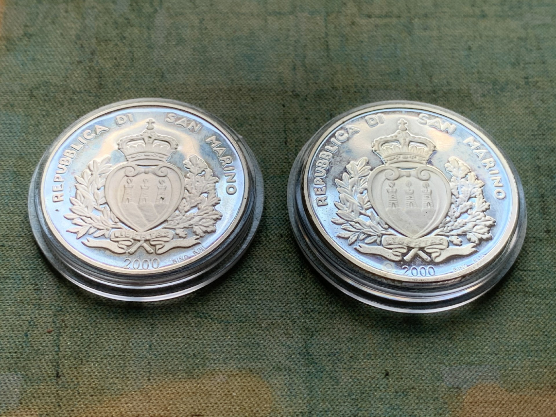 《竞宝斋》第82场-本周日，周一，周四3场拍卖（全场不限金额包邮） 原盒证书 圣马力诺2000年 教皇迎接千禧年 5000和10000里拉 精制PROOF银币一对