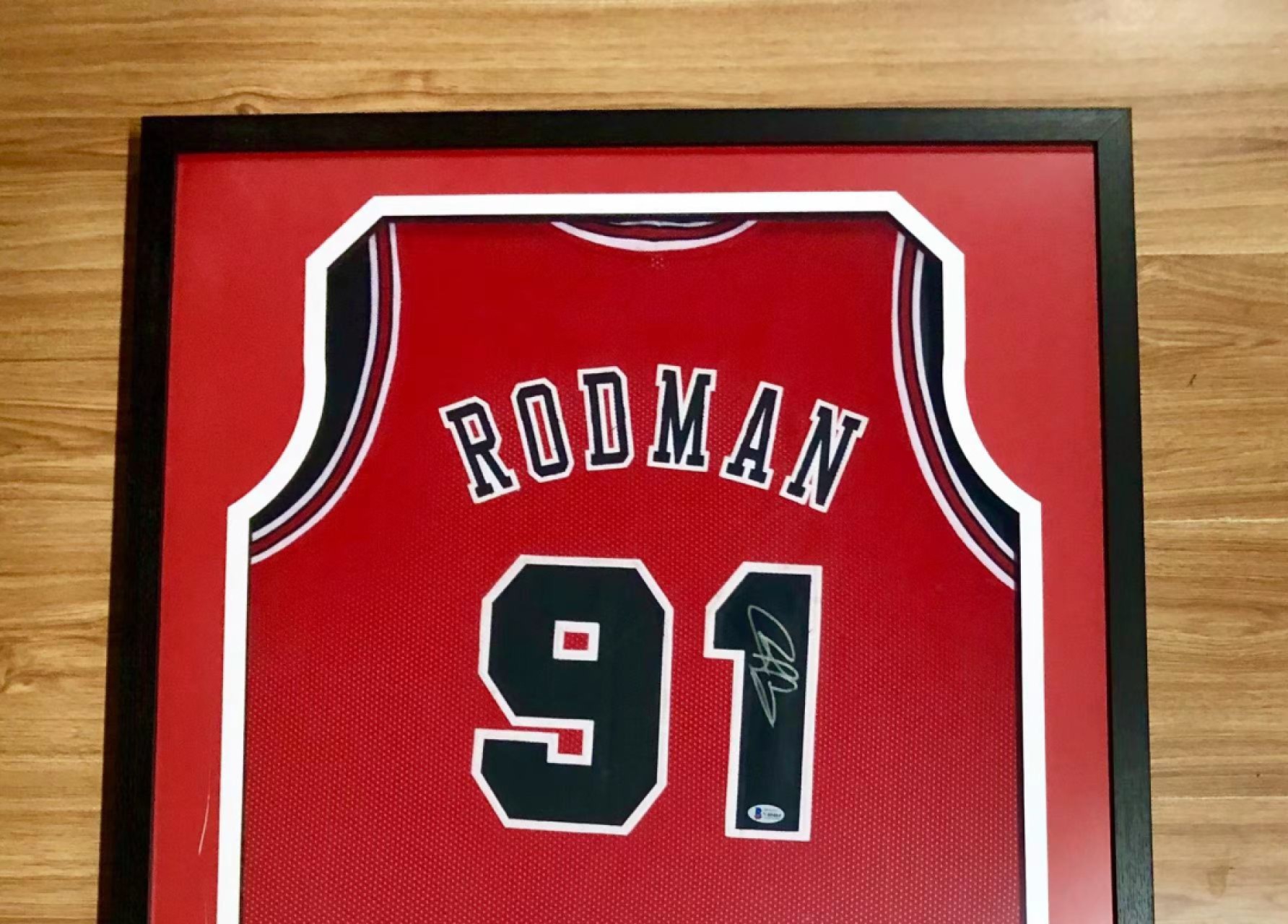 零元拍：丹尼斯 罗德曼签字球衣已做精美裱框BGS/BAS公司亲笔签名鉴定认证标。