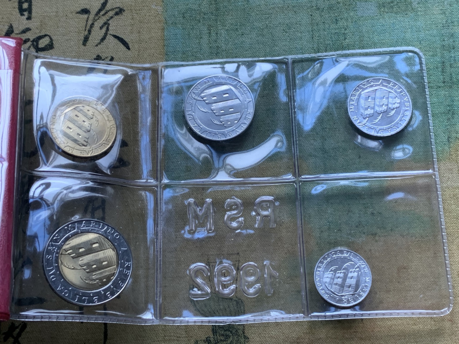 《竞宝斋》第82场-本周日，周一，周四3场拍卖（全场不限金额包邮） 钱包装 圣马力诺1992年 十枚装 哥伦布大航海纪念 带一枚1000里拉银币