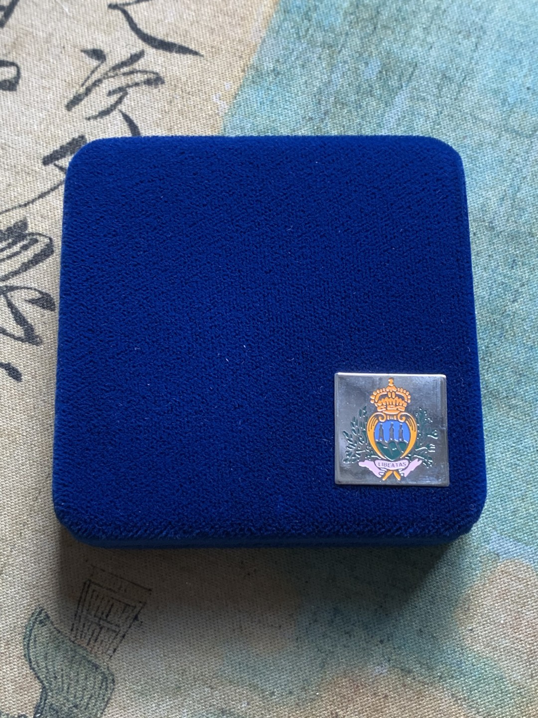 《竞宝斋》第82场-本周日，周一，周四3场拍卖（全场不限金额包邮） 原盒证书 圣马力诺2000年 耶稣降生2000周年纪念 10000里拉 精制大银币PROOF 非常少见