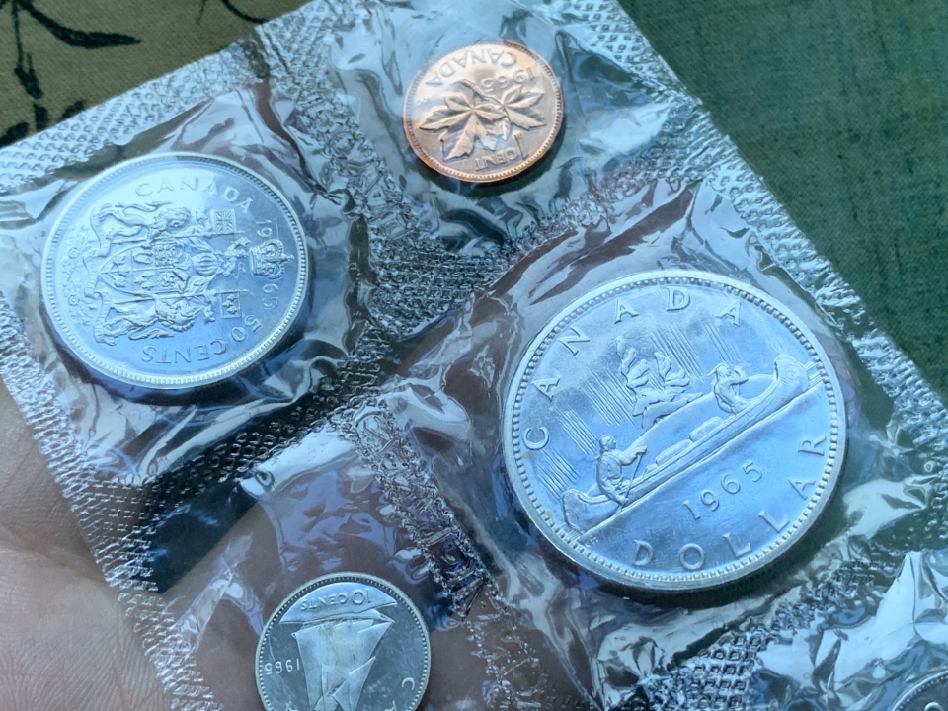 《竞宝斋》第82场-本周日，周一，周四3场拍卖（全场不限金额包邮） 加拿大 1965年 封装六枚套 其中4枚是银币