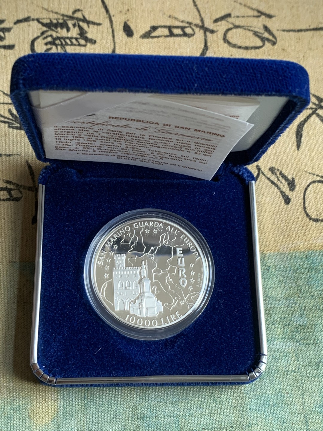 《竞宝斋》第82场-本周日，周一，周四3场拍卖（全场不限金额包邮） 原盒证书 圣马力诺1996年 纪念欧洲 10000里拉 精制大银币 22克