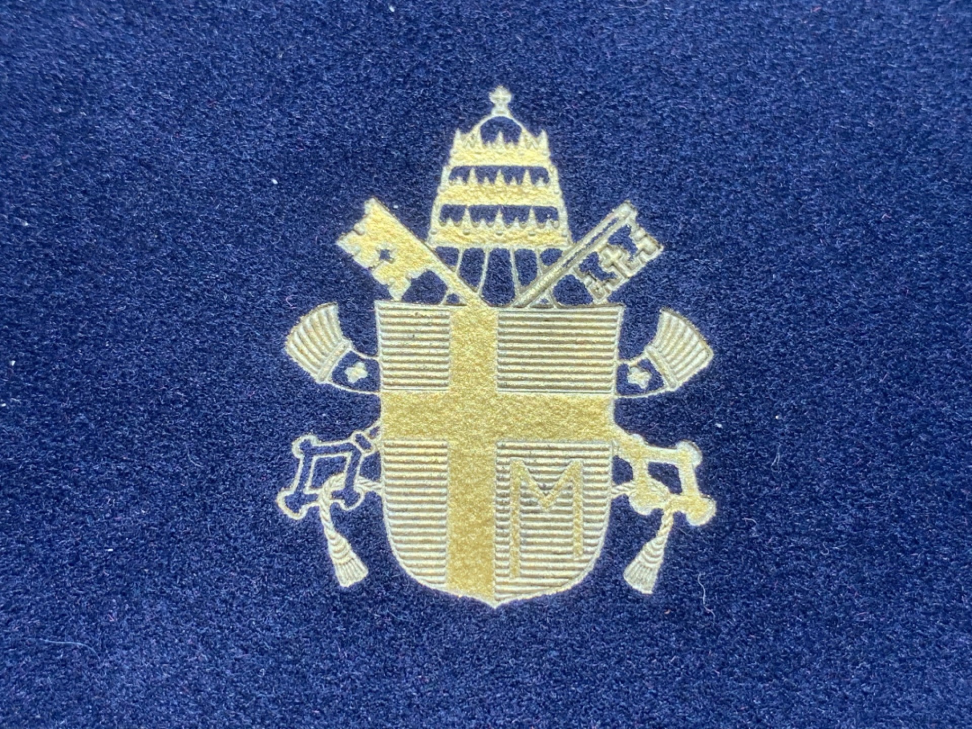 《竞宝斋》第82场-本周日，周一，周四3场拍卖（全场不限金额包邮） 原盒证书 梵蒂冈1998年 迎接千禧年10000里拉一对 精制银币 22克/枚 非常稀少