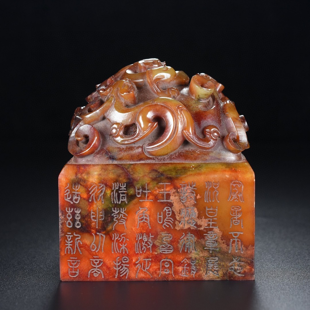 旧藏，印章，玉质细腻，长8.5宽8.5高10厘米，总重1548克。