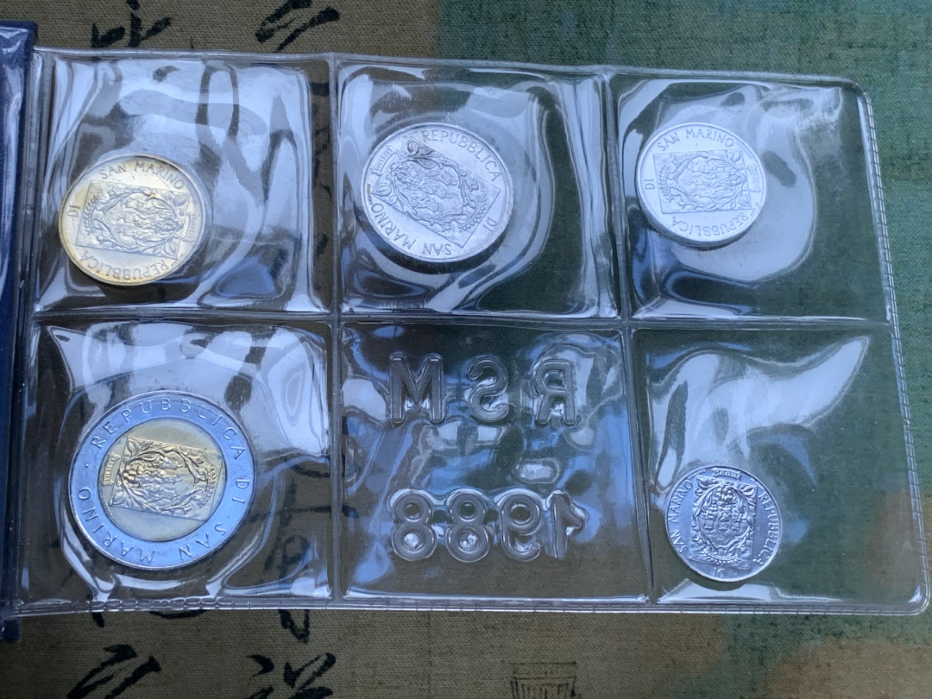 《竞宝斋》第82场-本周日，周一，周四3场拍卖（全场不限金额包邮） 钱包装 圣马力诺1988年 十枚装 城堡 带一枚1000里拉银币