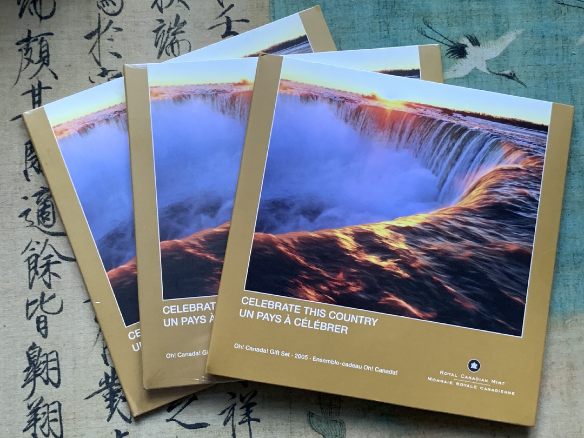 《竞宝斋》第82场-本周日，周一，周四3场拍卖（全场不限金额包邮） 卡装三套一起 加拿大 2005年 七枚装套币 最大面试2加元双色 最后一组了