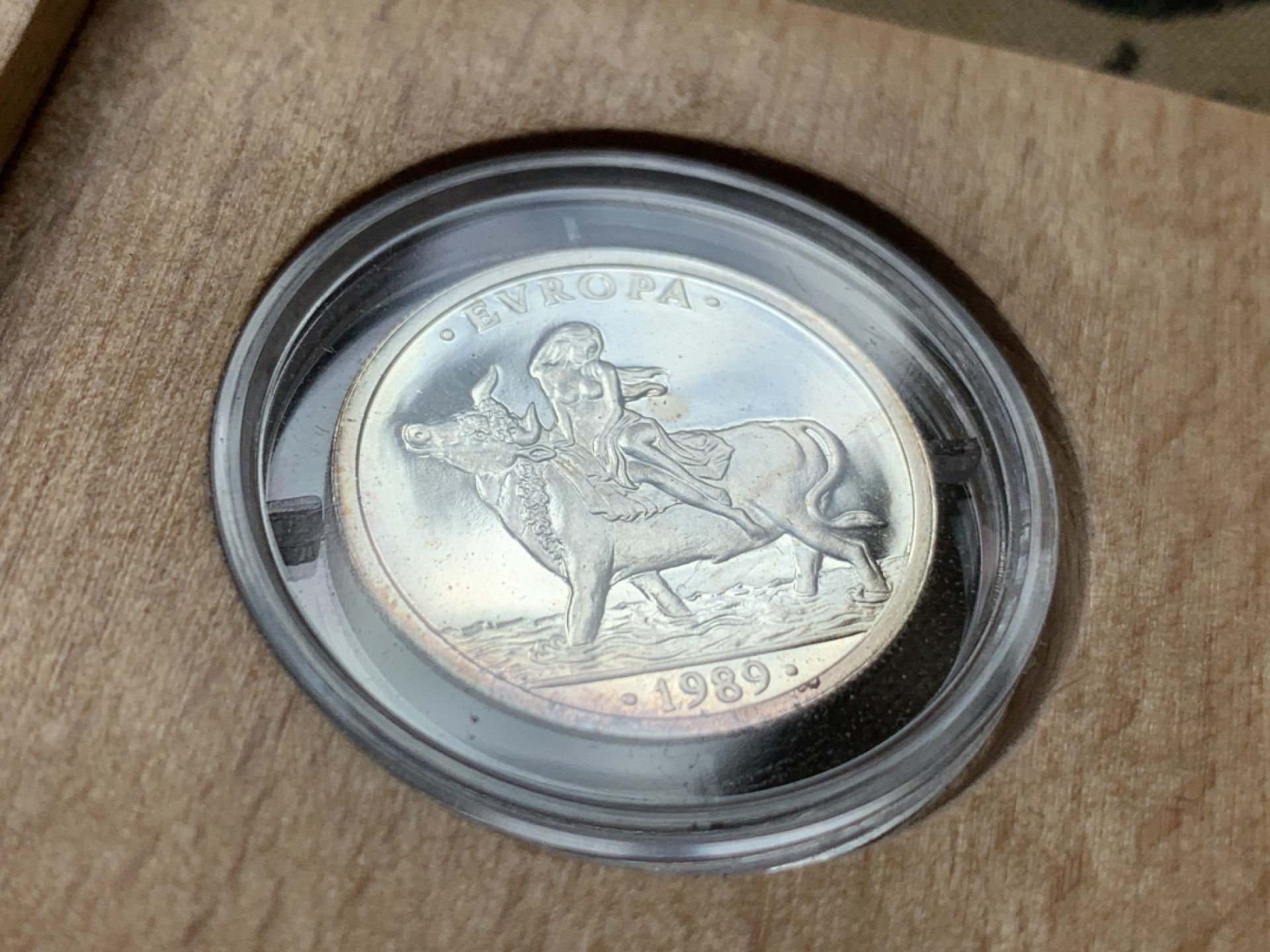 《竞宝斋》第82场-本周日，周一，周四3场拍卖（全场不限金额包邮） 原盒证书 西班牙1989年 骑牛1ECU精制银币 6.22克