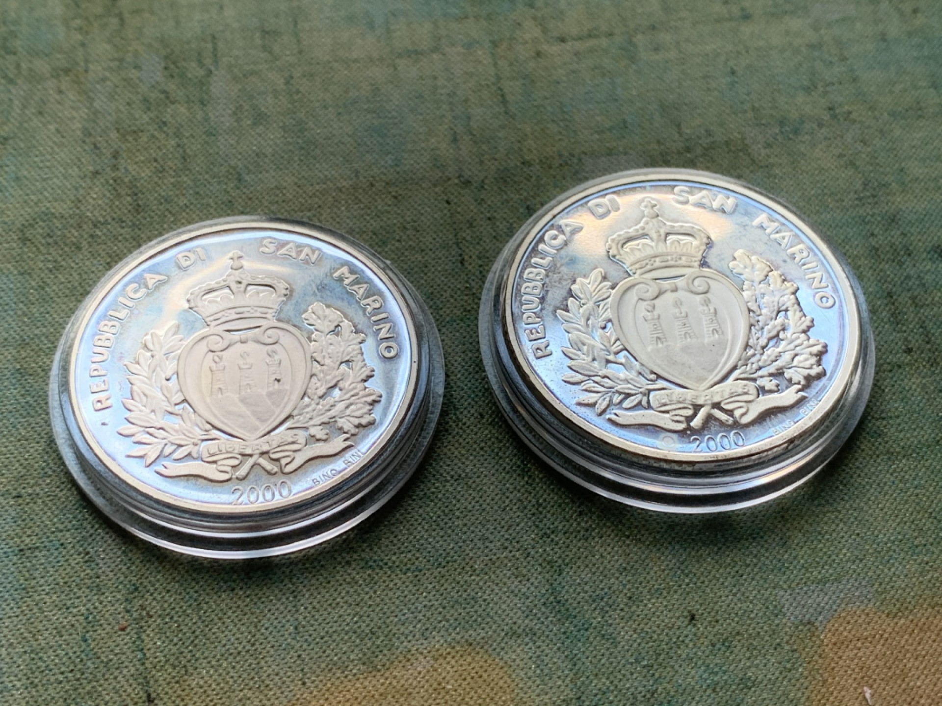 《竞宝斋》第82场-本周日，周一，周四3场拍卖（全场不限金额包邮） 原盒证书 圣马力诺2000年 教皇迎接千禧年 5000和10000里拉 精制PROOF银币一对