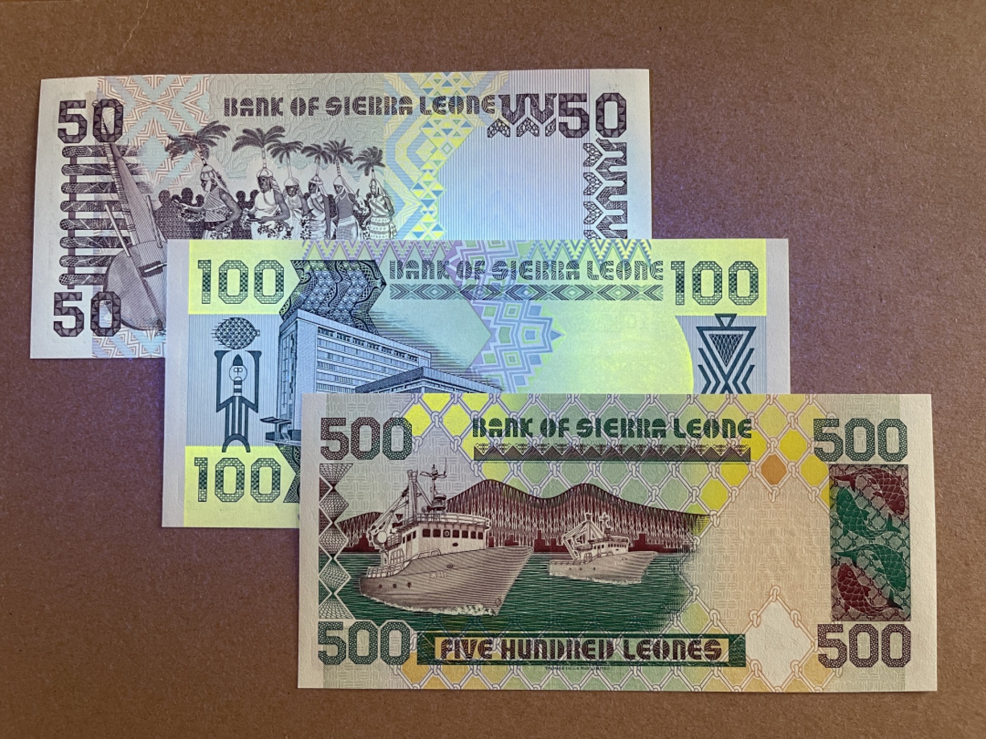 《张总收藏》67期——外币精品 塞拉利昂50、100、500元3张 UNC 1989年