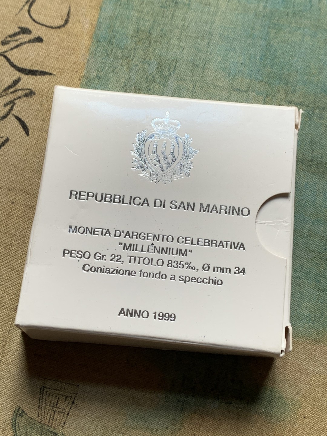 《竞宝斋》第82场-本周日，周一，周四3场拍卖（全场不限金额包邮） 原盒证书 圣马力诺1999年 千禧年纪念 10000里拉 精制大银币PROOF 22克