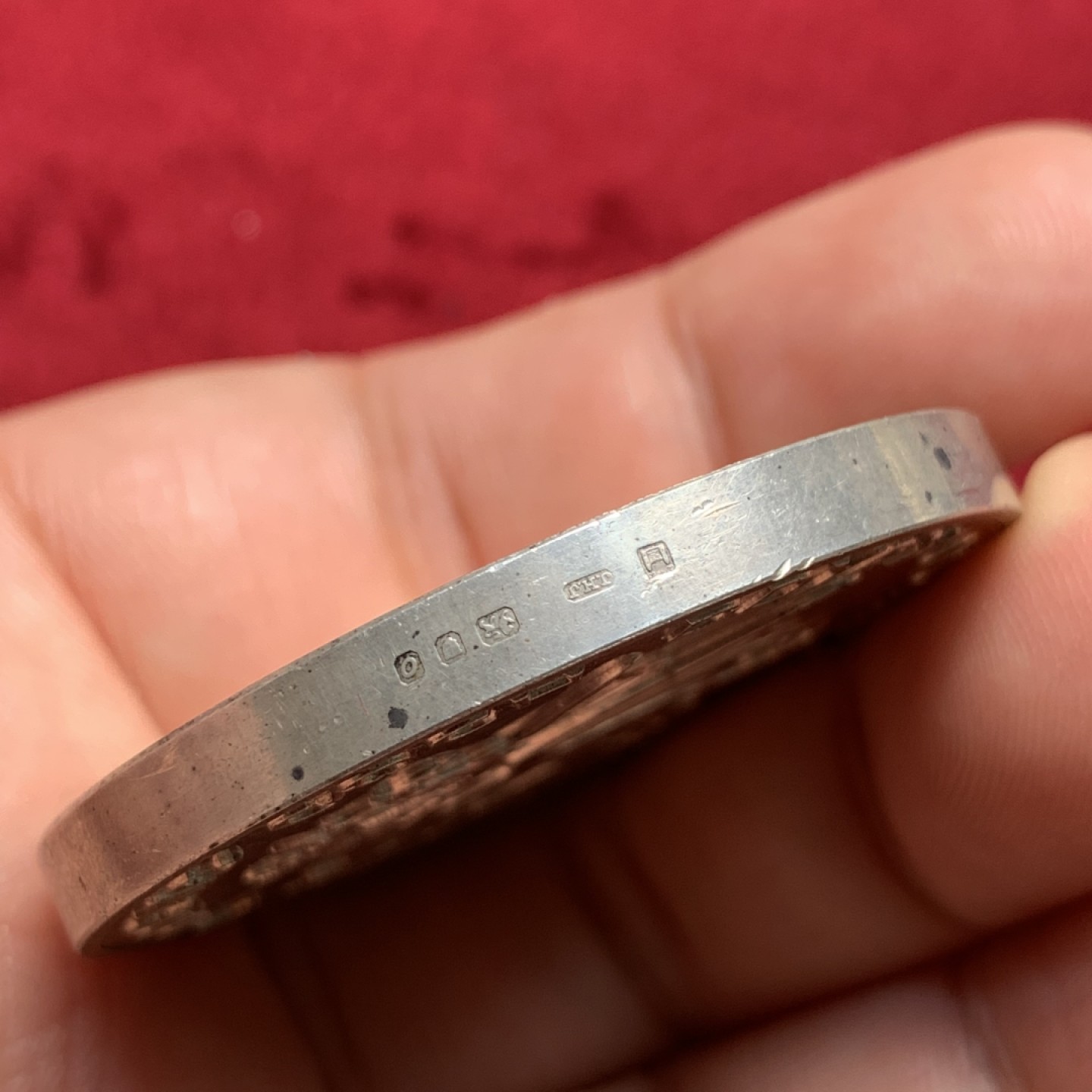 《竞宝斋》第82场-本周日，周一，周四3场拍卖（全场不限金额包邮） 威尔士1969年 查理王子 背面威尔士红龙 大银章 70克