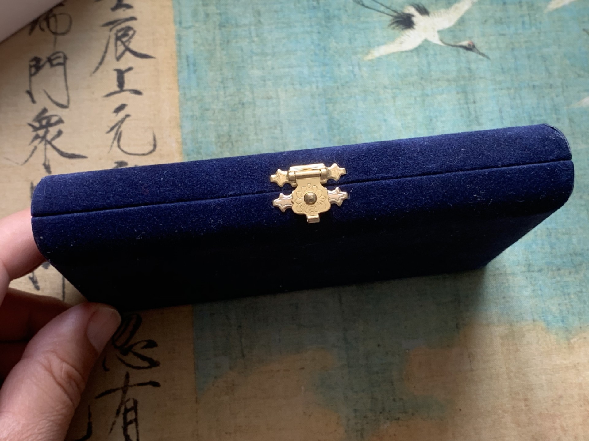 《竞宝斋》第82场-本周日，周一，周四3场拍卖（全场不限金额包邮） 原盒证书 梵蒂冈1995年 迎接千禧年10000里拉一对 精制银币 22克/枚 非常稀少