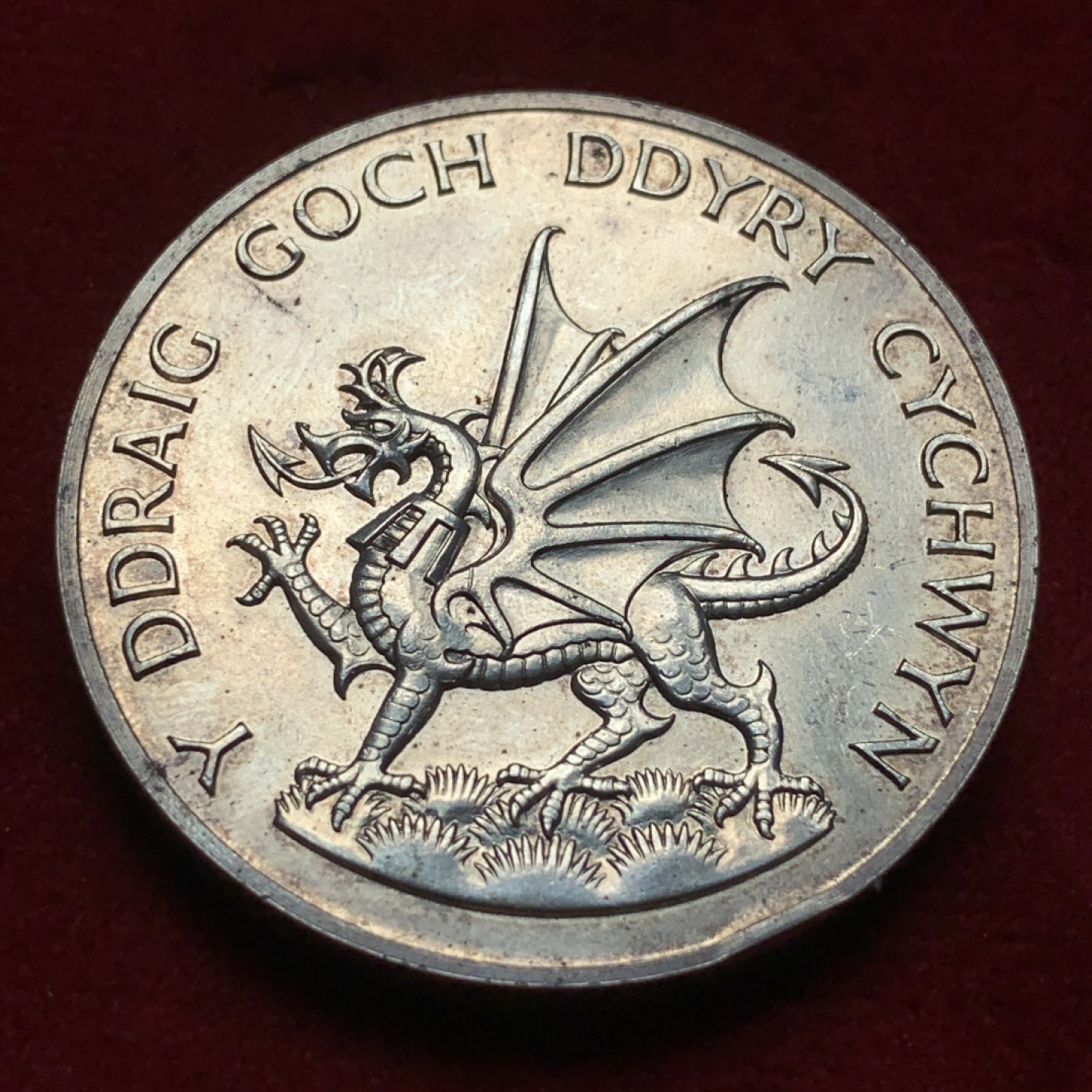 《竞宝斋》第82场-本周日，周一，周四3场拍卖（全场不限金额包邮） 威尔士1969年 查理王子 背面威尔士红龙 大银章 70克